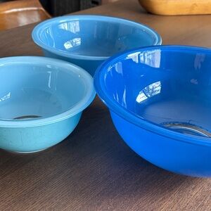 PYREX - Vintage Set of 3 “Moody Blues” Nesting Bowls